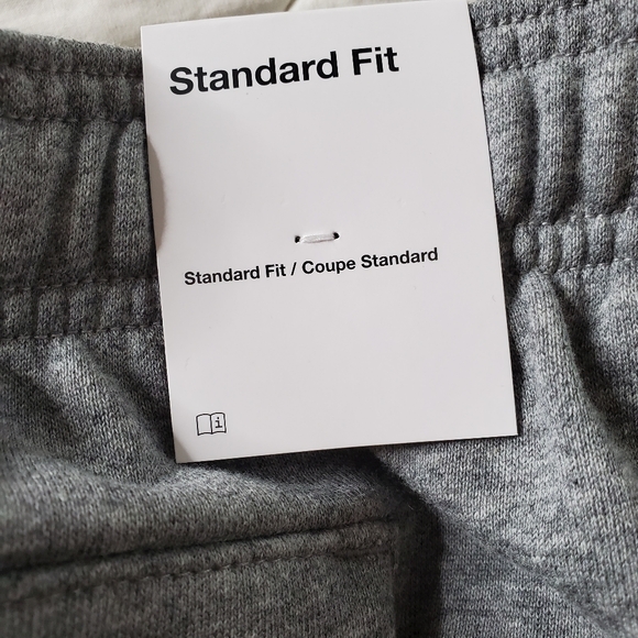 Nike standard fit boys medium gray cargo shorts nwt - Picture 3 of 4